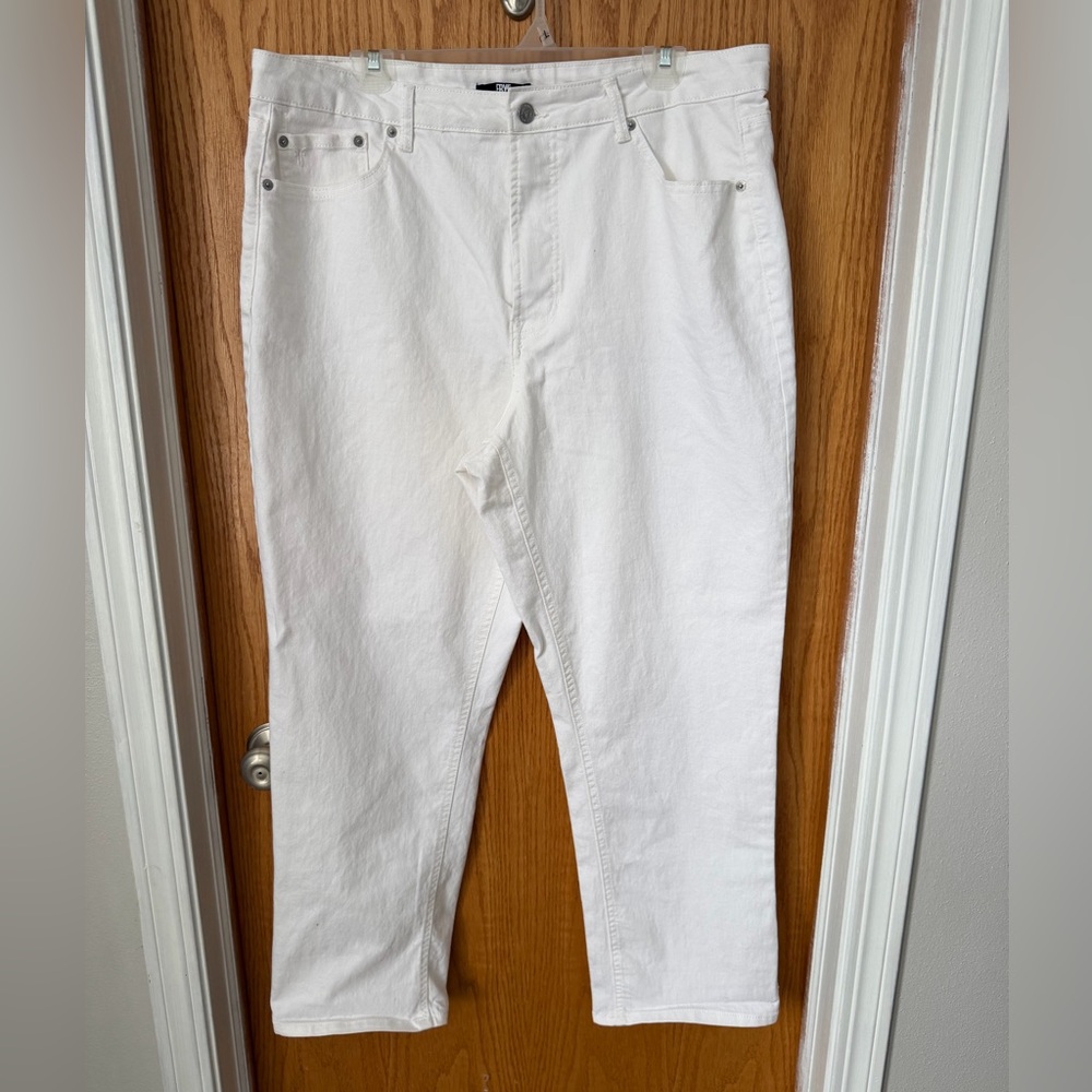 Frye Women’s White straight legged Jeans - size 16/34